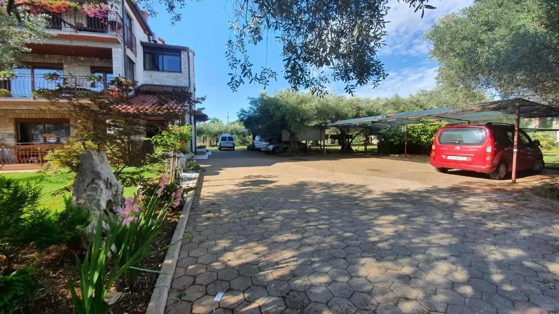 Renovierte Wohnung In Zambratija Mit Grossem Garten Umag Apartment